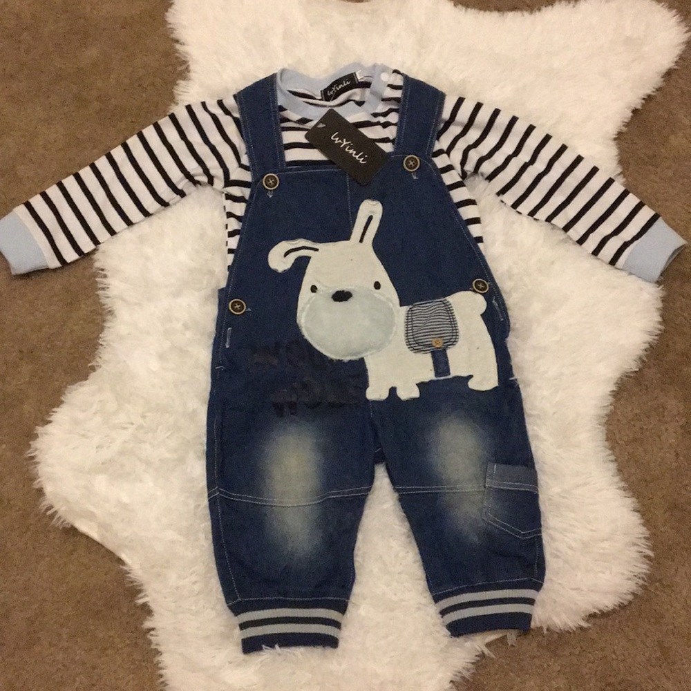 Size 100 gussing its a size 2T or close to size!